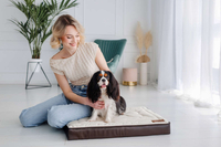 Legowisko materac dla psa Welsti ciemny szary srebrne kości i łapki M 70x50 antypoślizgowy