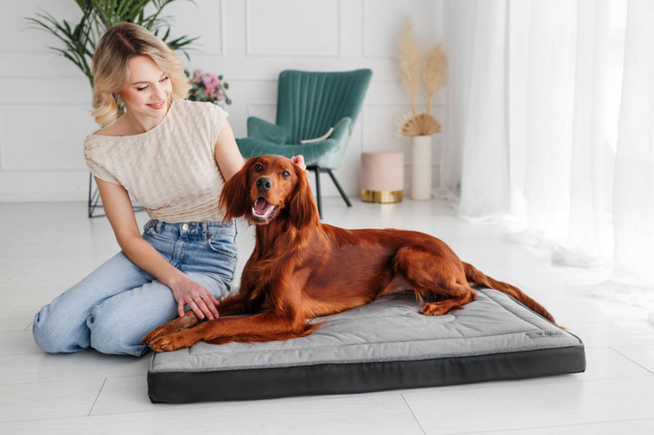 Legowisko materac dla psa Welsti ciemny szary srebrne kości i łapki L 100x70 antypoślizgowy