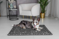 Legowisko mata dla psa Welsti ciemna szara srebrne kości i łapki L 100x70 antypoślizgowa