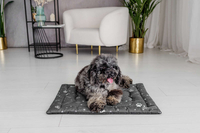 Legowisko mata dla psa Welsti ciemna szara srebrne kości i łapki M 70x50 wigofil