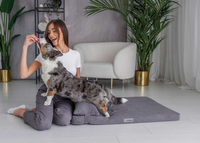 Legowisko materac dla psa Welsti ciemny szary gładki kość M 70x50 wigofil