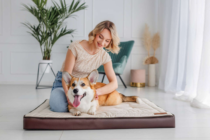 Legowisko materac dla psa Welsti ciemny szary srebrne kości i łapki L 100x70 antypoślizgowy