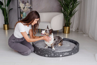 Owalne legowisko kojec dla psa Welsti ciemny szary srebrne kości i łapki XL 80x67 antypoślizgowy