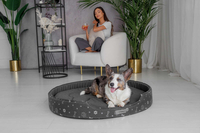 Owalne legowisko kojec dla psa Welsti ciemny szary srebrne kości i łapki XL 80x67 wigofil