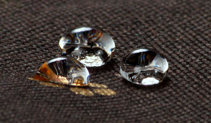 Owalne legowisko kojec dla psa Welsti ciemny szary srebrne kości i łapki M 58x47 wigofil