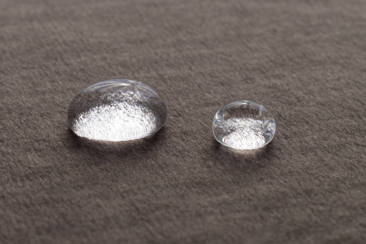 Legowisko materac dla psa Welsti ciemny szary srebrne kości i łapki XL 130x90 antypoślizgowy