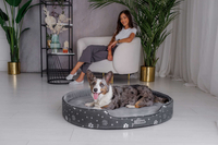 Owalne legowisko kojec dla psa Welsti ciemny szary srebrne kości i łapki XL 80x67 antypoślizgowy