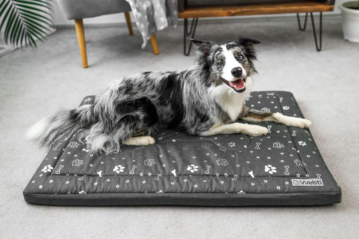 Legowisko materac dla psa Welsti ciemny szary srebrne kości i łapki L 100x70 antypoślizgowy