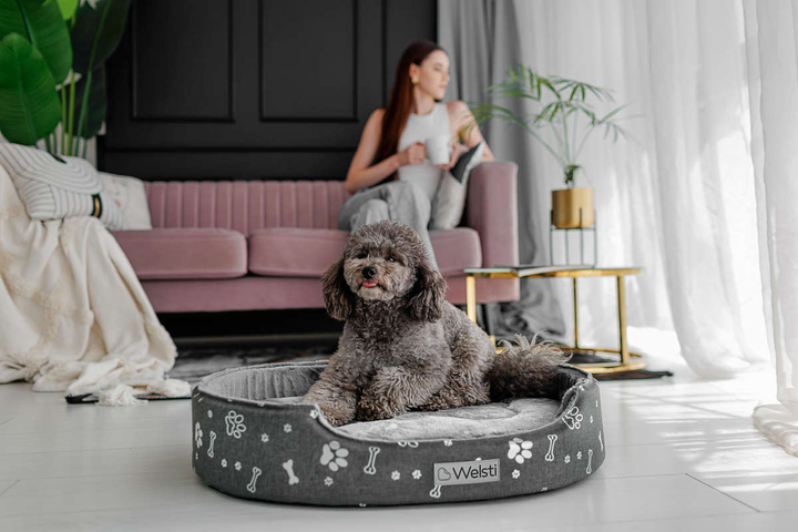 Owalne legowisko kojec dla psa Welsti ciemny szary srebrne kości i łapki L 68x55 wigofil