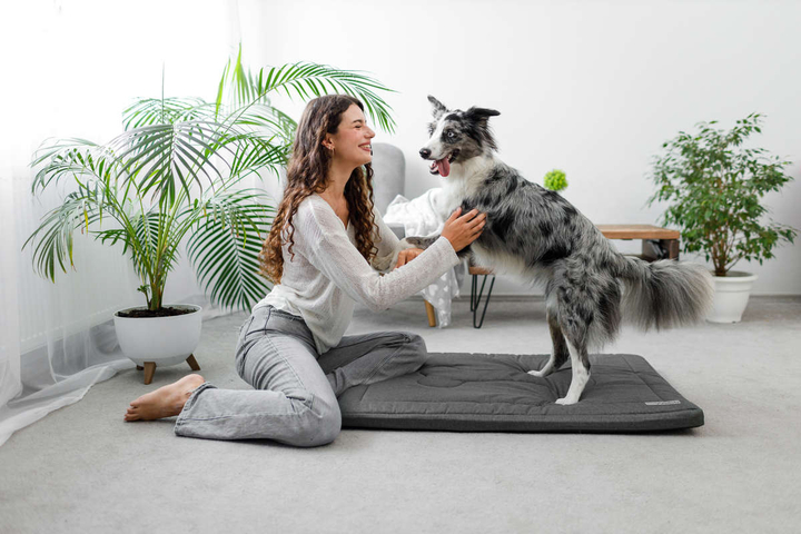 Legowisko materac dla psa Welsti ciemny szary gładki kość L 100x70 wigofil